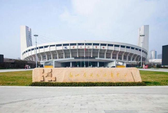 正因为那些最顶尖的医学科技，他才能活到今天